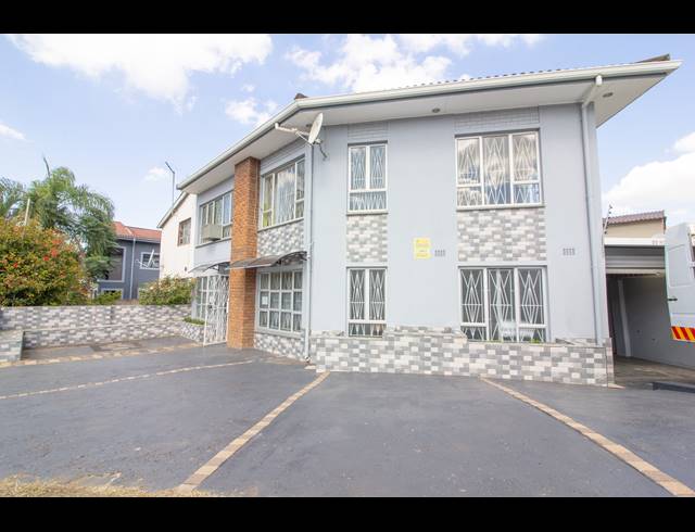 190M² BUILDING FOR SALE IN ARENA PARK